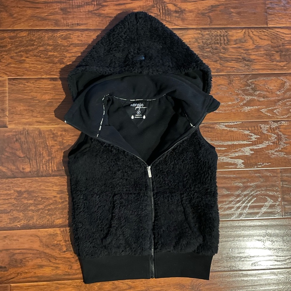 NWOT Kenzie Performance - Size Small, black plush vest with detachab…